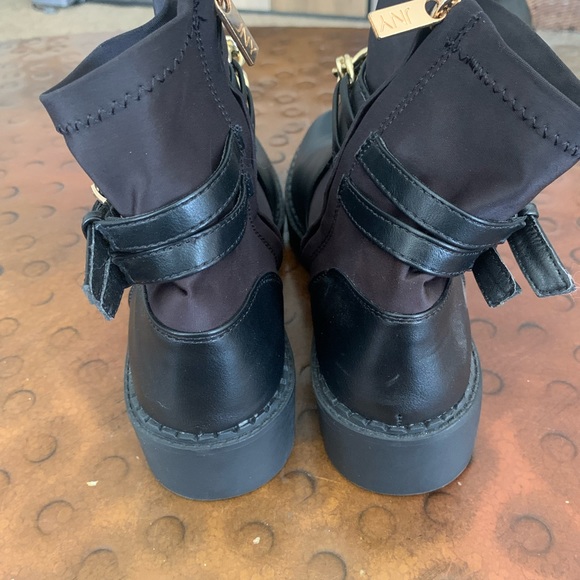 Boots Women's Size 9 Ankle Black Gold Zip up Jones New York - Picture 7 of 8